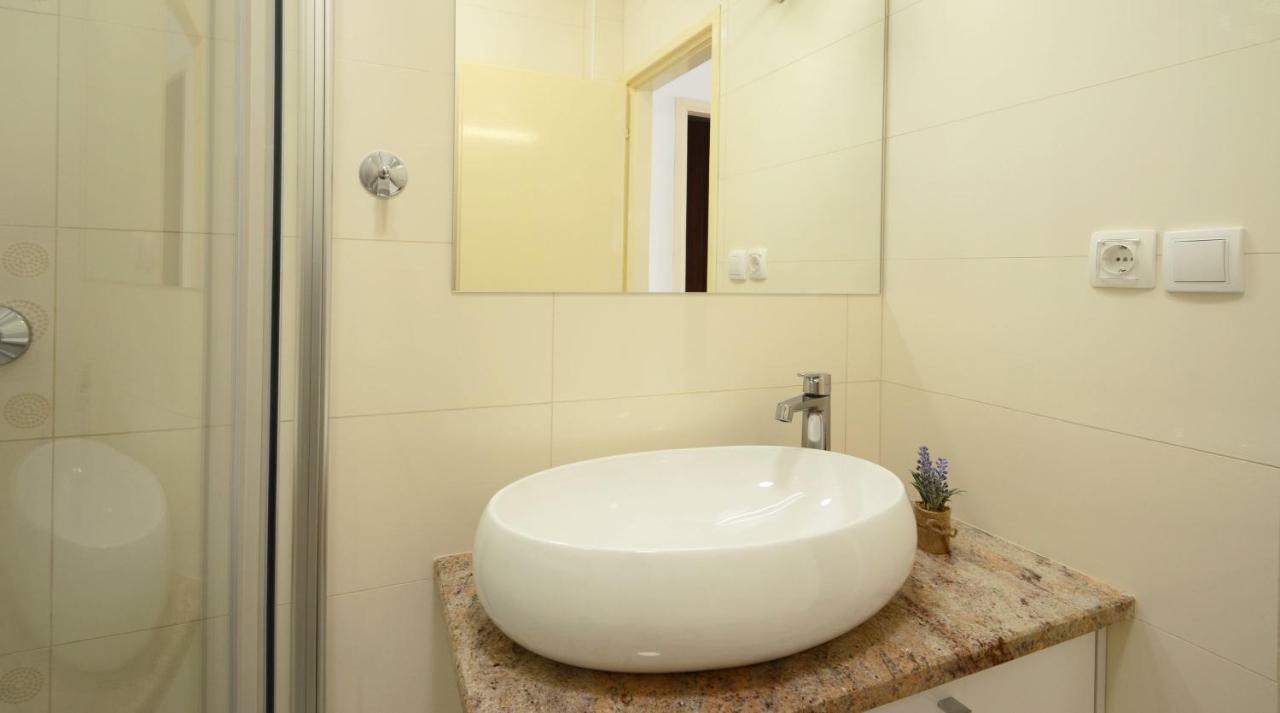 Apartment Jakov Grscica Prizba Exteriör bild
